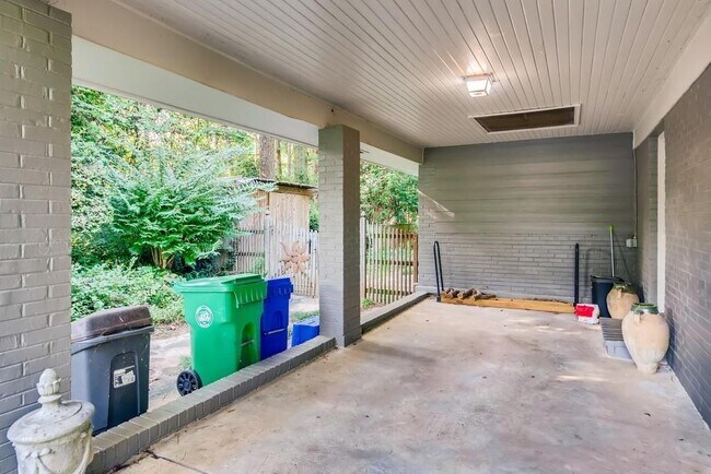 Building Photo - 2050 Sylvania Dr