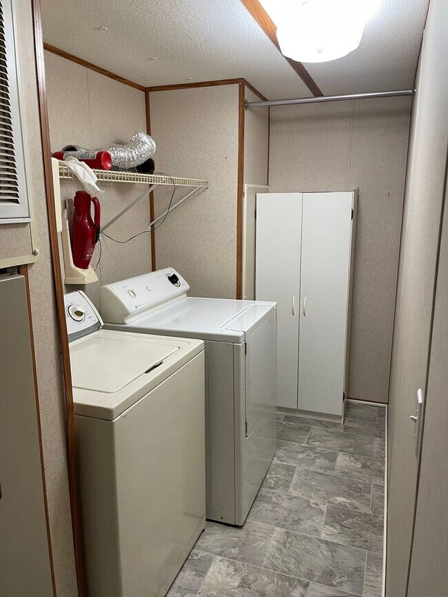 Building Photo - 2 bed 2 bath mobile home