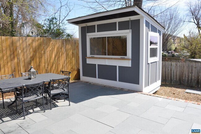 Building Photo - 827 Nalle St