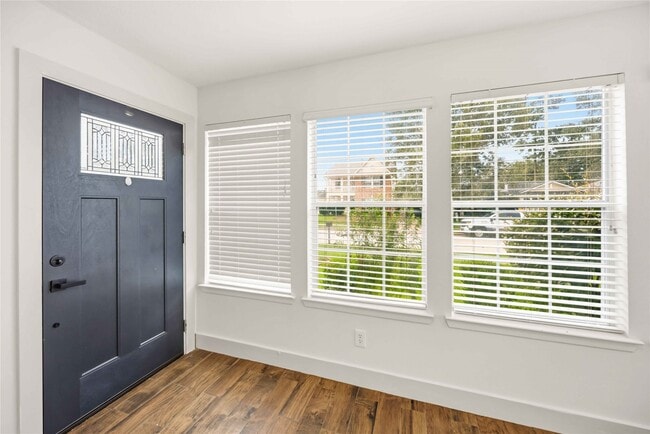 Building Photo - 422 Laurel Pine Dr