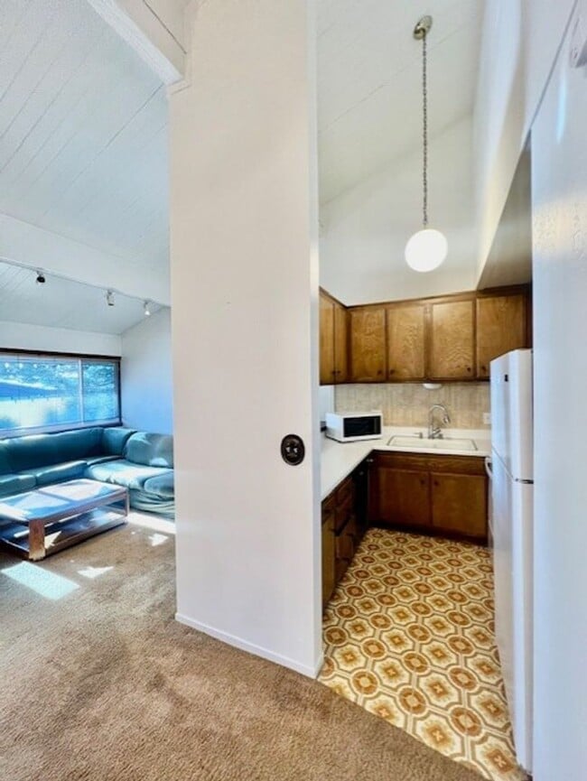 Building Photo - Sierra Manors #49 – Long-Term Lease Opport...