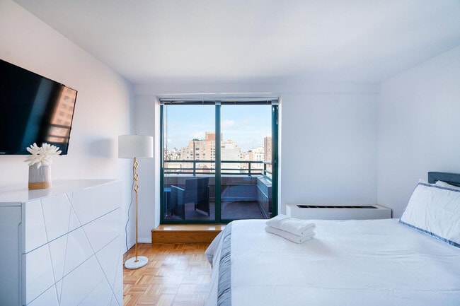 Building Photo - 87 Columbus Ave