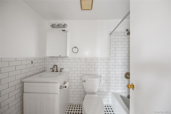 Building Photo - 207 Chateau Rive