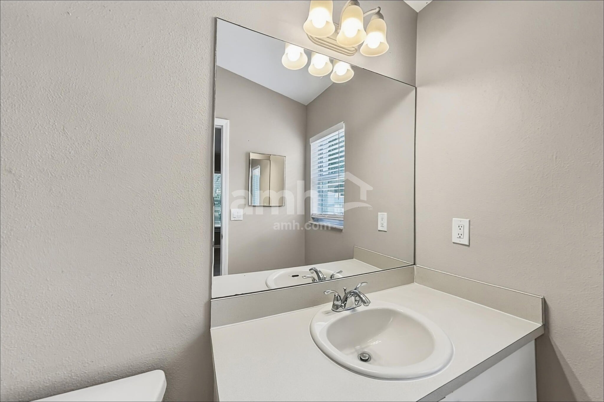 Building Photo - 11505 Crestlake Village Dr