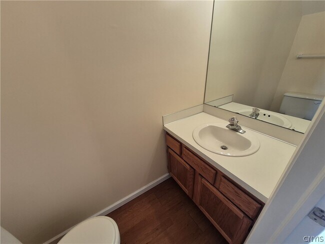 Building Photo - 435 Summerhaven Dr N