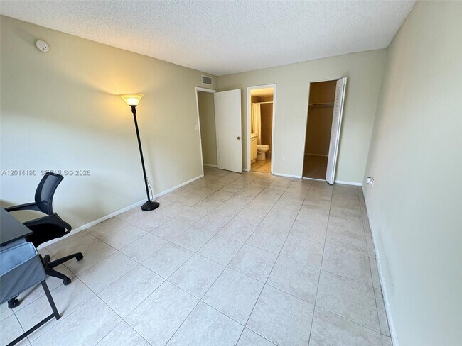 Building Photo - 415 Executive Center Dr