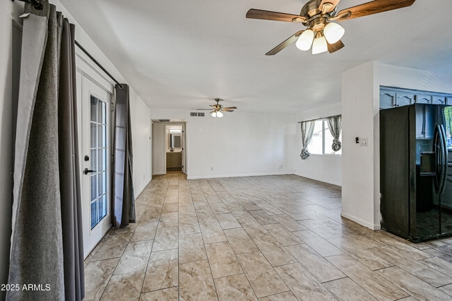 Building Photo - 2610 E Obregon St