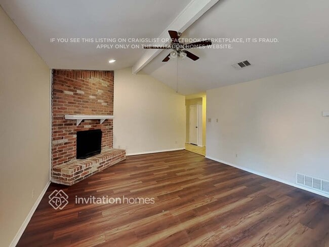 Building Photo - 1229 N Creek Dr