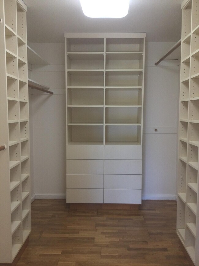 Building Photo - 55 Del Monte Dr