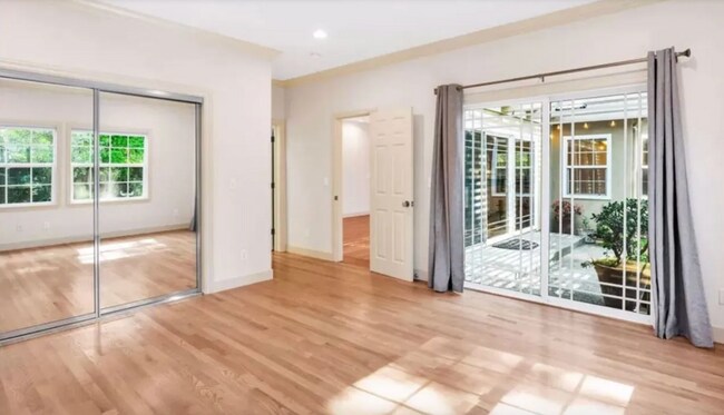 Building Photo - Spacious 4 Bed, 4 Bath Executive Home on Peaceful Cul-de-Sac!