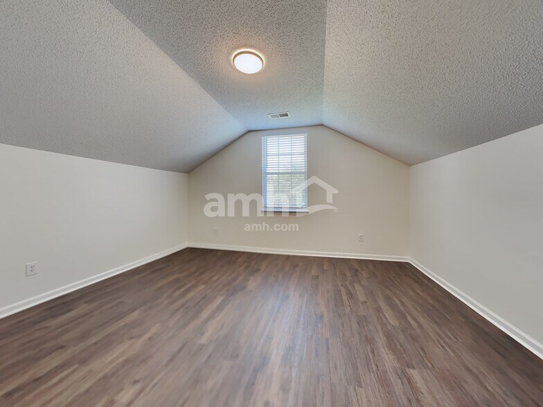 Building Photo - 118 Larkspur Dr