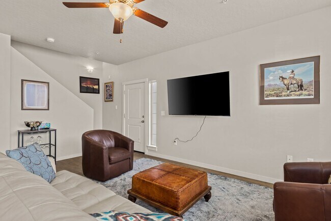 Building Photo - 7485 N Lucy Rose Ln