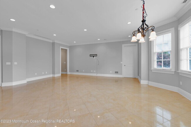 Building Photo - 1132 Oval Rd