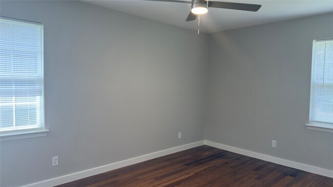 Building Photo - 1415 Wisteria Way