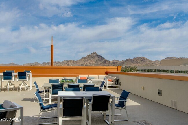 Building Photo - 2211 E Camelback Rd