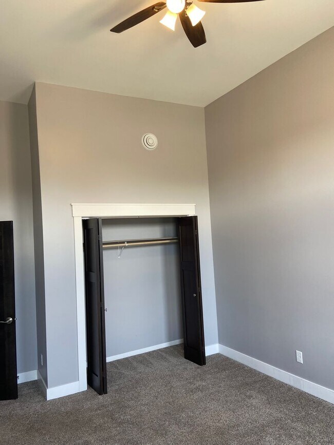 Building Photo - 122 S Main St