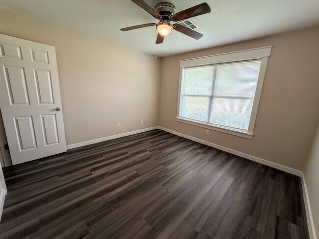 Building Photo - Spacious 3-Bedroom House in Lake Charles - Huge Backyard & Storage Shed