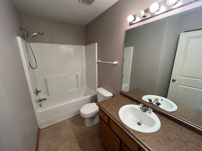 Building Photo - 480 SE Waco Pl