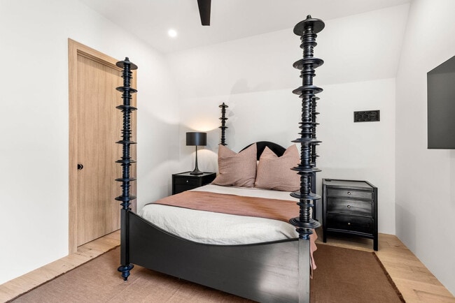 Building Photo - 575 Early Dr