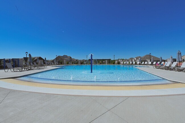 Building Photo - 3 Bedroom Townhome w/ 2 Car Garage