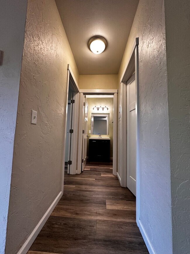 Building Photo - (WWA 5708) 1 bedroom/1 bathroom