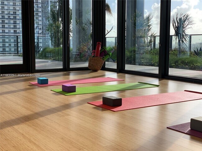 Building Photo - 1600 NE 1st Ave