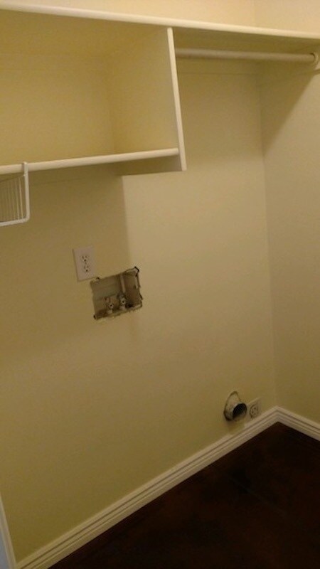 Building Photo - 712 Meadowbrook Dr