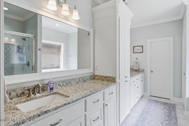 Building Photo - 320 Oakville Cir