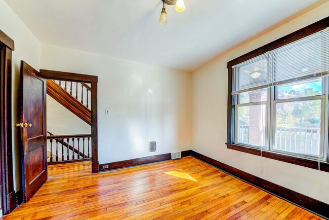 Building Photo - 86 Estella Ave