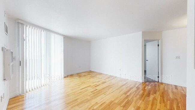 Building Photo - 601 W 11th Ave