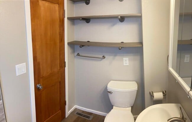 Building Photo - 604 S Fillmore St