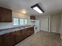 Building Photo - 24 Deer Run Dr