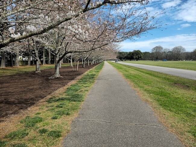 Building Photo - 1261 Eaglewood Dr