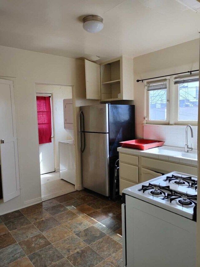 Building Photo - 204CO