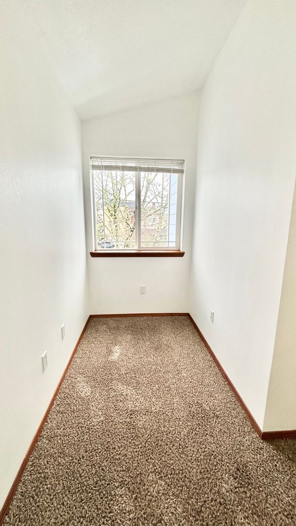 Building Photo - N0611