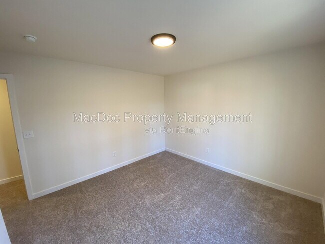 Building Photo - 170 Forest Grove Rd