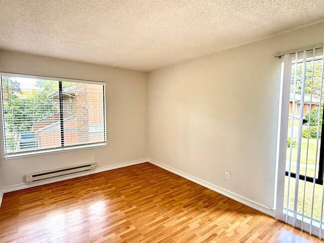Building Photo - $3290 - 3 BED/2 BATH CONDO IN CENTRAL FREM...
