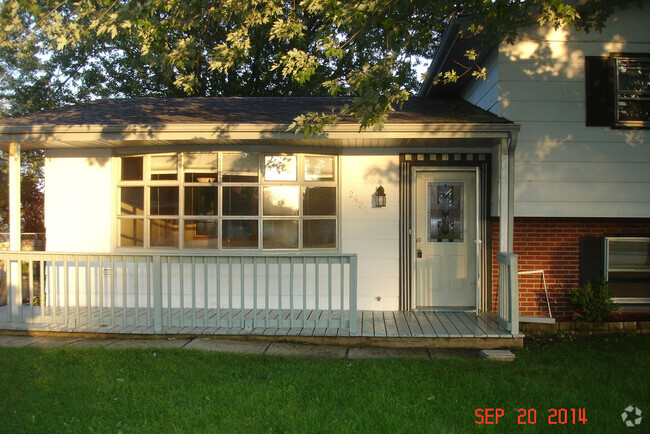 Building Photo - 2424 Highland Cir