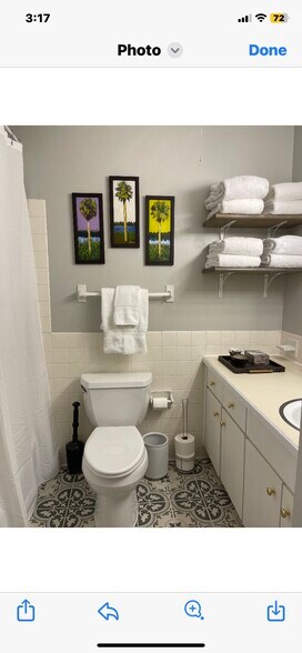 Hall bathroom - 1900 Richard Jones Rd