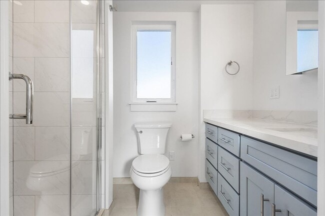 Building Photo - 1012 Broadway