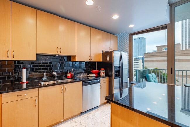 Building Photo - 777 N Ashley Dr