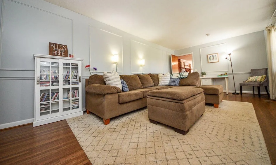 living room - 2506 Elm Dr NE