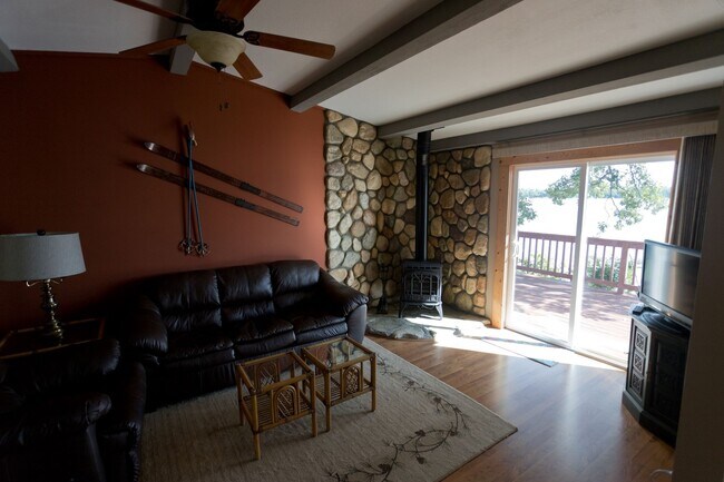 Building Photo - Furnished 2 Bedroom Home for Rent on Lake ...