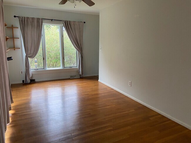 Building Photo - 6-Bedroom Single Family Home