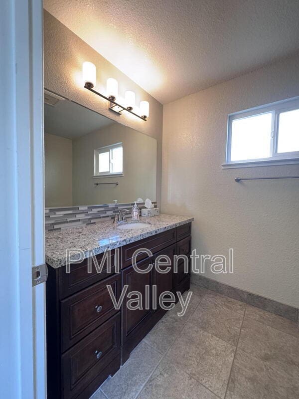 Building Photo - 2104 Graywood Ct