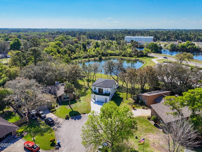 Building Photo - 2121 Broadwater Dr