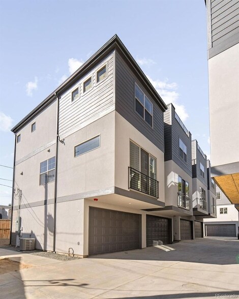 Building Photo - 2828 N Federal Blvd