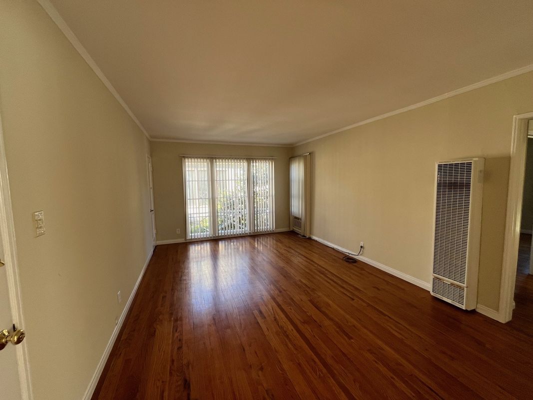 Building Photo - 126 N Maple St