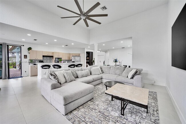 Building Photo - 500 Cypress Pointe Dr E