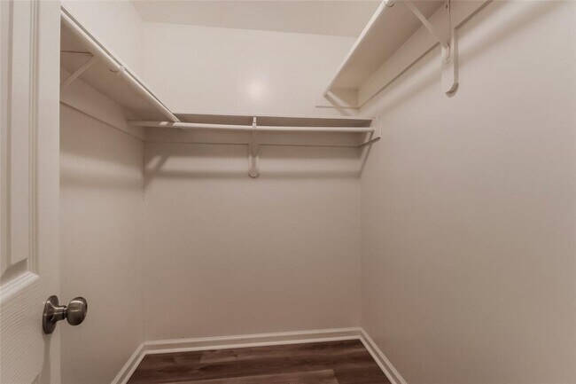 Building Photo - 3810 Birch Villa Dr